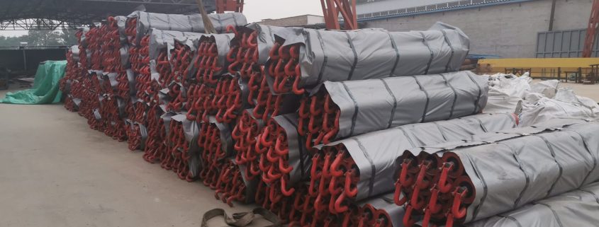 Wrapped carrying garland sets with red suspension end connections exposed