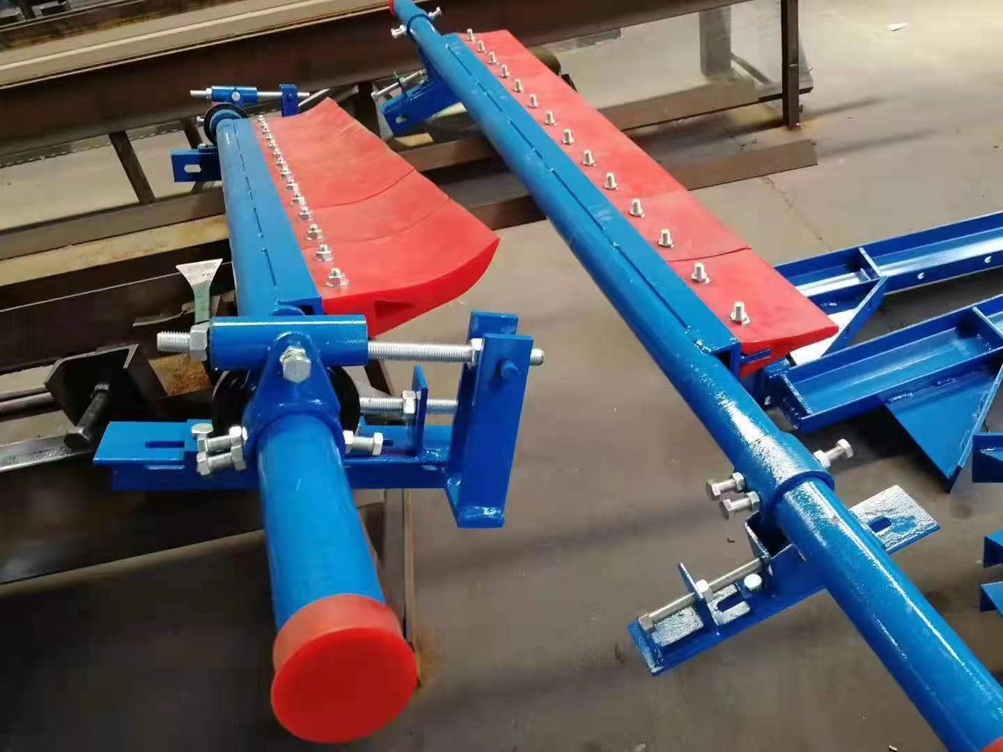 GRAM polyurethane cleaner assembly to evaluate against residue distribution and the accepted belt contact arrangement