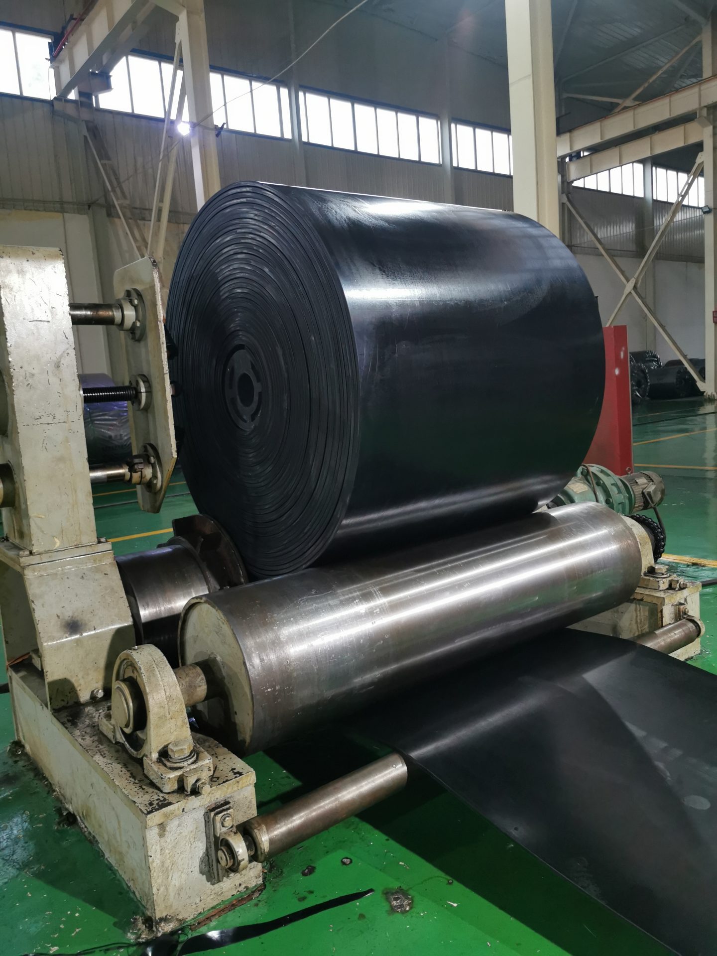 GRAM rubber belt roll showing surfaces and edges that require the agreed handling protection