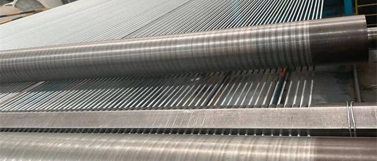 Parallel steel reinforcement cords positioned along a conveyor belt production line